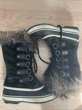 Sorel Black Lace-Up Fur-Trim Winter Boots